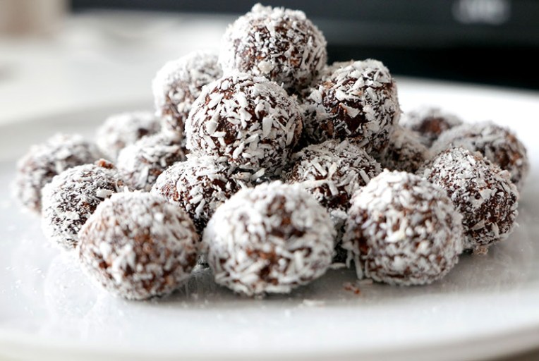 chocolate-truffles-with-coconut